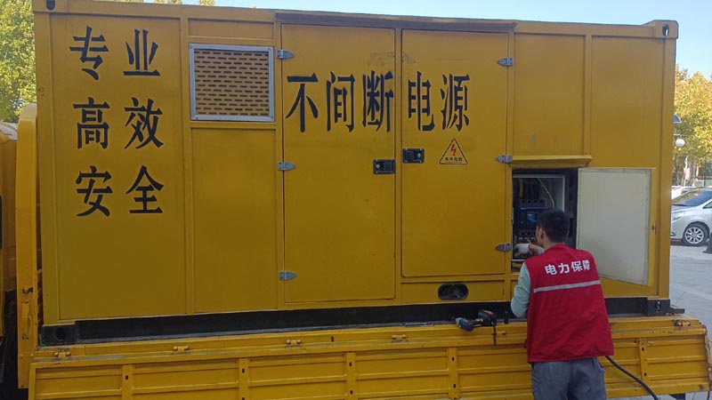 潜山柴油发电机组和UPS电源配合使用时，如何避免切换过程中的电力中断？